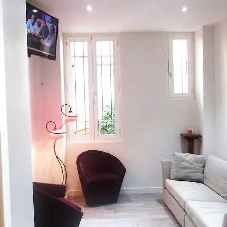 Hotel Residencia Champ De Mars 3*