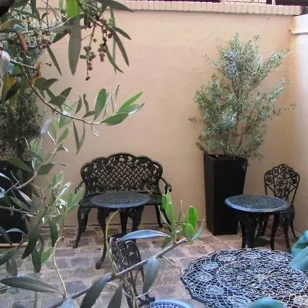 Hotel Residencia Champ De Mars 3*